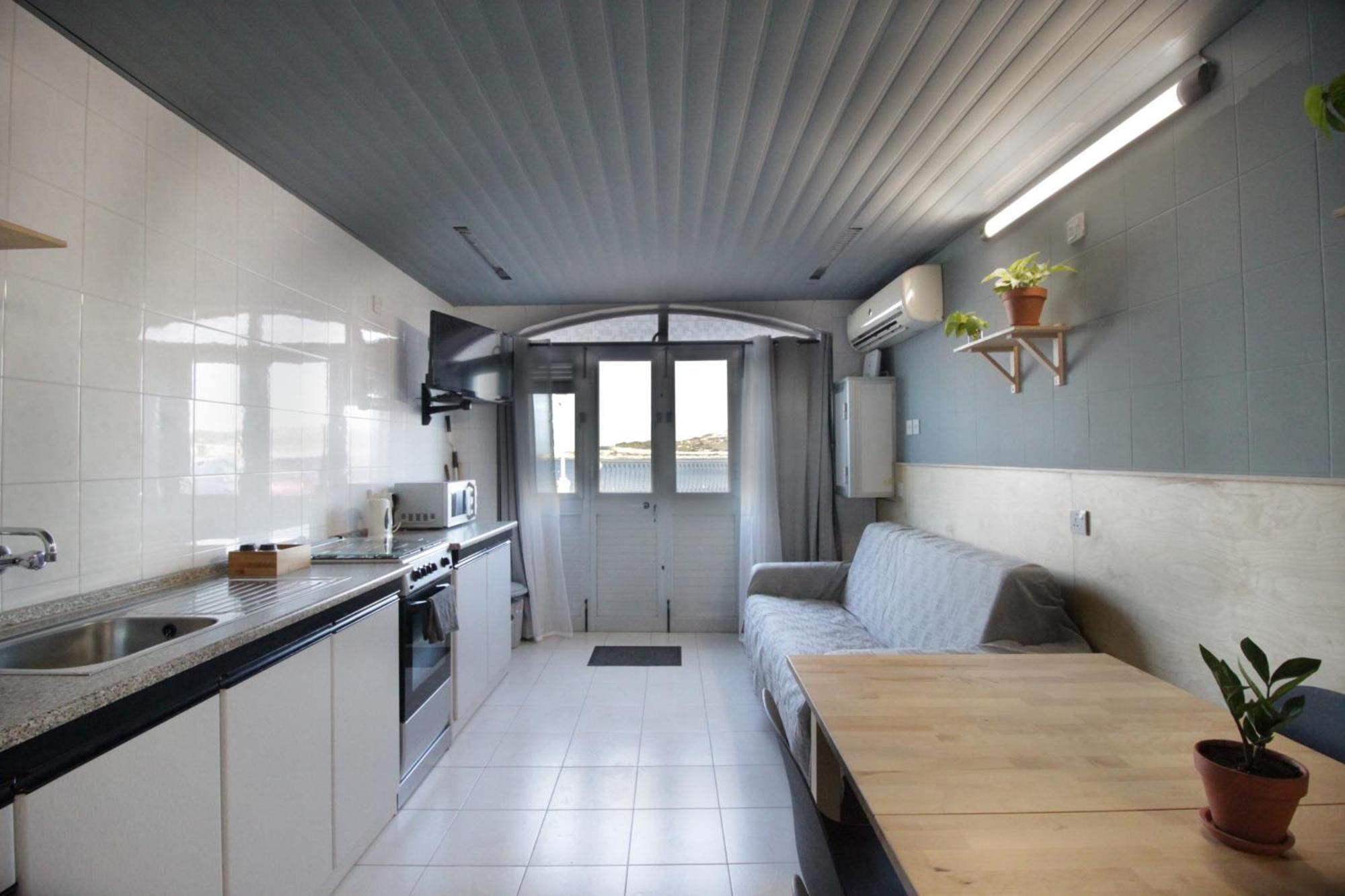 Seafront Beachroom Apartment St. Paul's Bay
